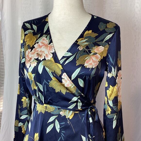 NWT Lulus Love Is Life Navy Blue Floral Print Wrap Dress Women’s Medium - Picture 4 of 14